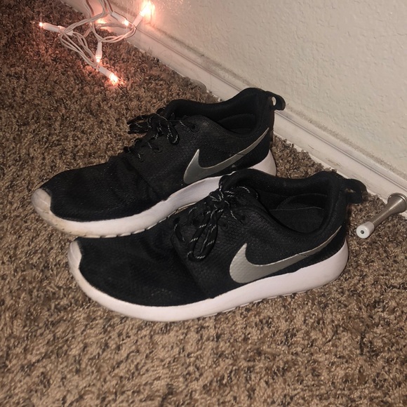 Nike Shoes - Nike Roshes size 7 Nike Shoes - Nike Roshes size 7